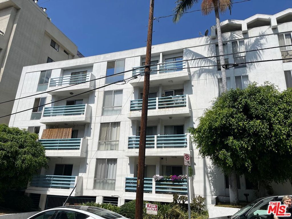 Image 3 of property listing at 1617 N Fuller Avenue, Los Angeles, CA 90046