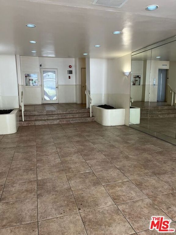 Image 9 of property listing at 1617 N Fuller Avenue, Los Angeles, CA 90046