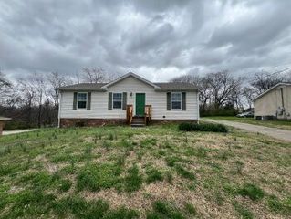 2303 Old Ashland City Rd, Clarksville, TN 37043