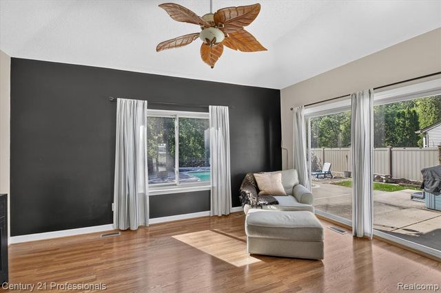 44409 James Court, Canton, MI 48188