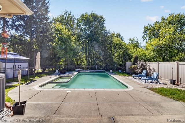 44409 James Court, Canton, MI 48188