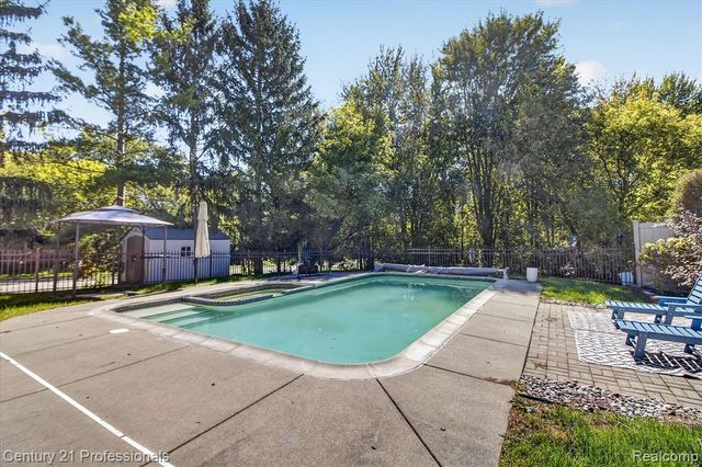 44409 James Court, Canton, MI 48188