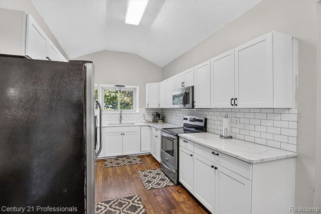 44409 James Court, Canton, MI 48188