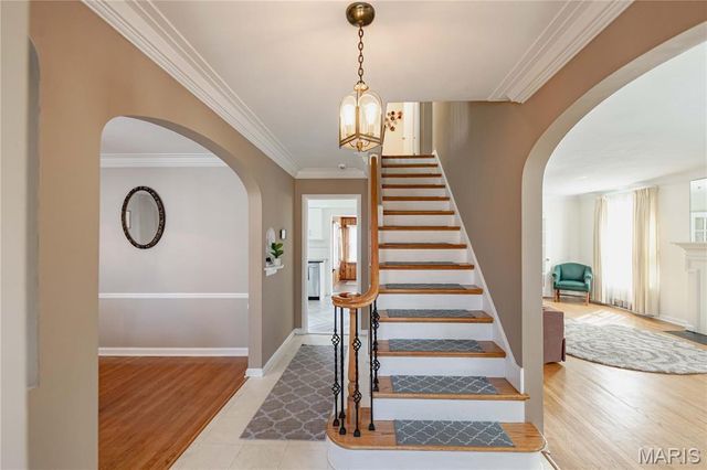 7328 Ravinia Drive, Pasadena Hills, MO 63121