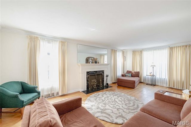 7328 Ravinia Drive, Pasadena Hills, MO 63121