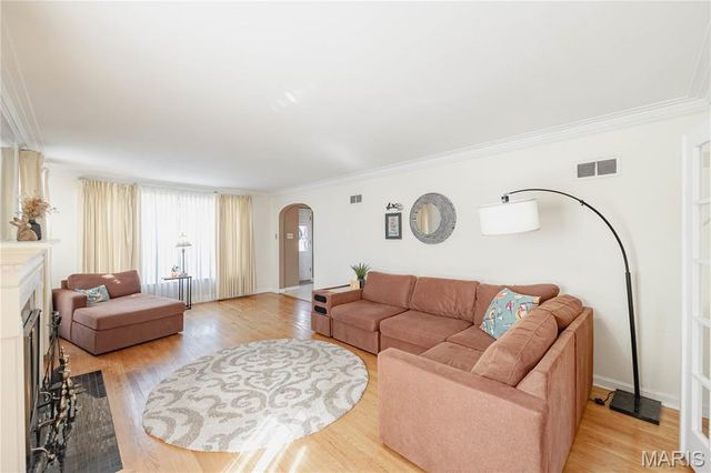 7328 Ravinia Drive, Pasadena Hills, MO 63121