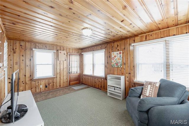 7328 Ravinia Drive, Pasadena Hills, MO 63121