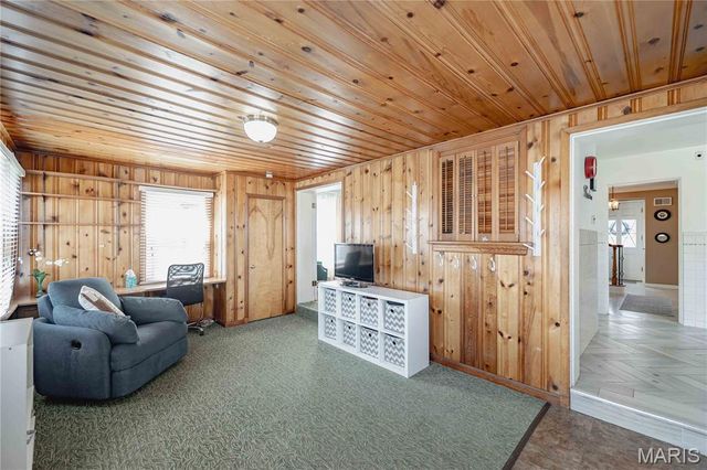 7328 Ravinia Drive, Pasadena Hills, MO 63121