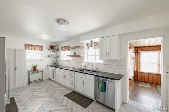 7328 Ravinia Drive, Pasadena Hills, MO 63121