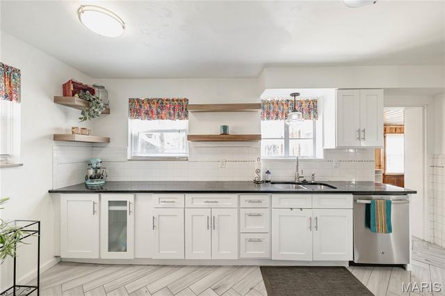 7328 Ravinia Drive, Pasadena Hills, MO 63121