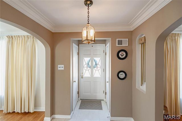 7328 Ravinia Drive, Pasadena Hills, MO 63121