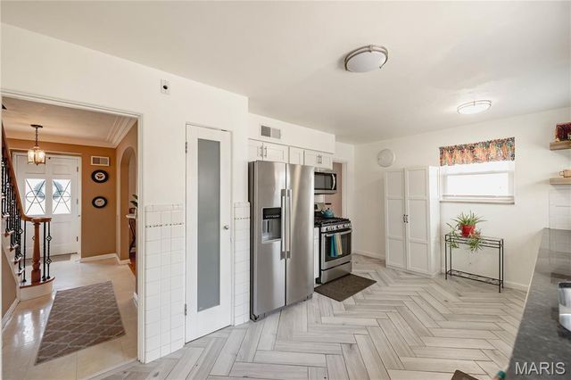 7328 Ravinia Drive, Pasadena Hills, MO 63121