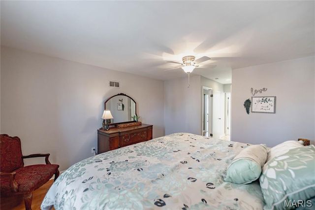 7328 Ravinia Drive, Pasadena Hills, MO 63121