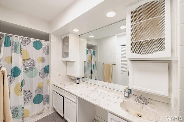 7328 Ravinia Drive, Pasadena Hills, MO 63121