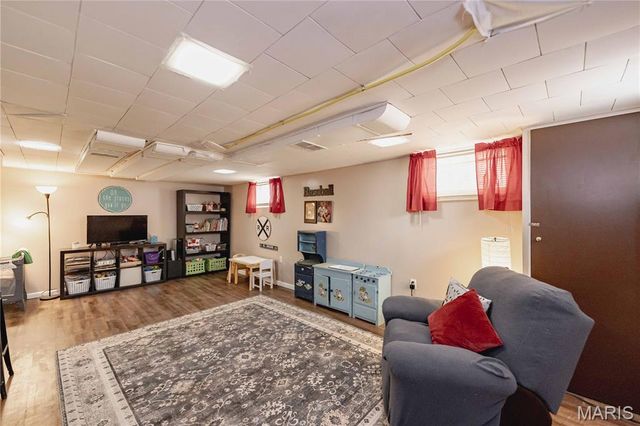 7328 Ravinia Drive, Pasadena Hills, MO 63121