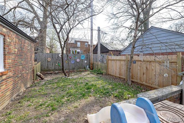 7328 Ravinia Drive, Pasadena Hills, MO 63121