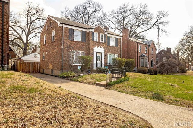 7328 Ravinia Drive, Pasadena Hills, MO 63121