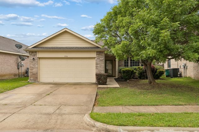 5116 Meridian Lane, Fort Worth, TX 76244