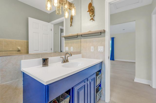 223 Treasure Harbor Drive, Plantation Key, FL 33036