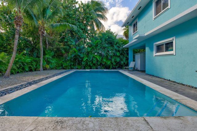 223 Treasure Harbor Drive, Plantation Key, FL 33036