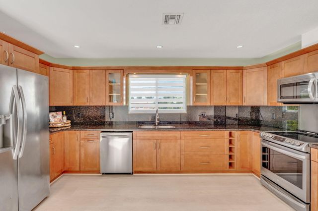 223 Treasure Harbor Drive, Plantation Key, FL 33036