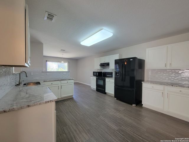 9911 Amber Ledge, San Antonio, TX 78245