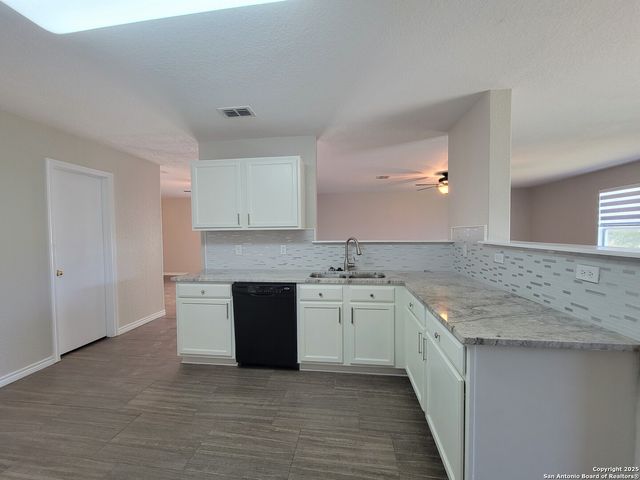 9911 Amber Ledge, San Antonio, TX 78245