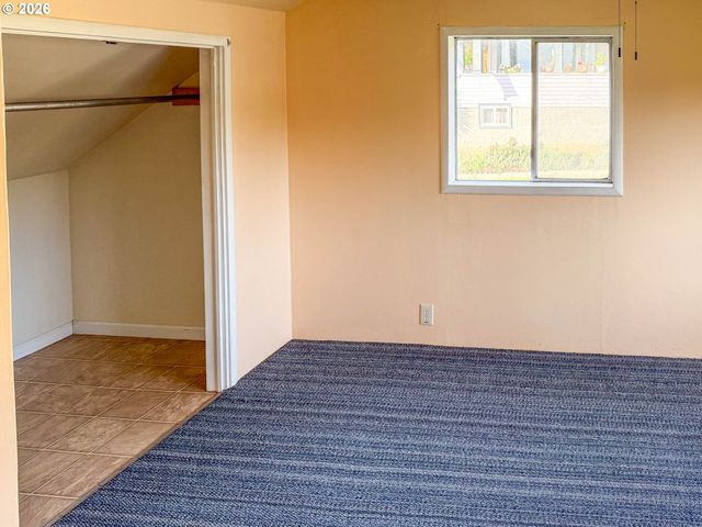 833 Ne JACKSON St, Roseburg, OR 97470