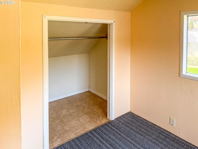 833 Ne JACKSON St, Roseburg, OR 97470