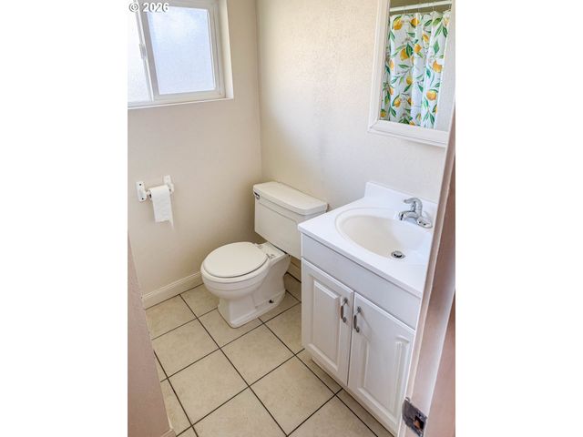 833 Ne JACKSON St, Roseburg, OR 97470