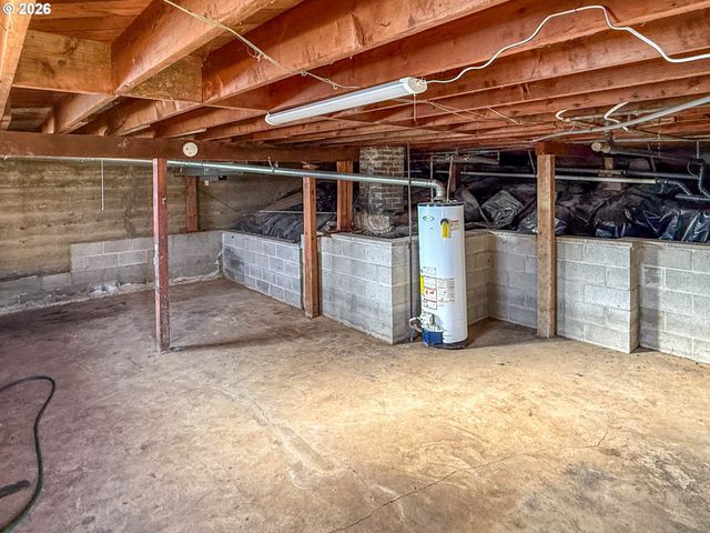 833 Ne JACKSON St, Roseburg, OR 97470