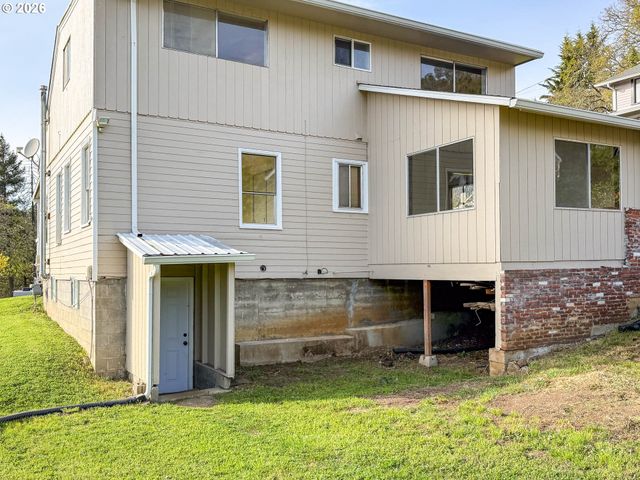 833 Ne JACKSON St, Roseburg, OR 97470