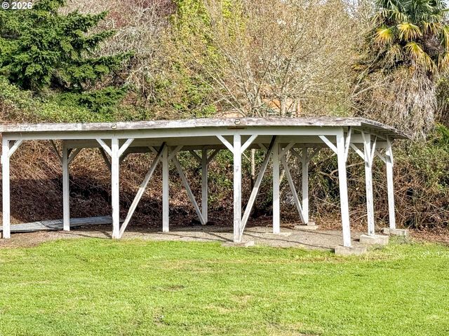 833 Ne JACKSON St, Roseburg, OR 97470