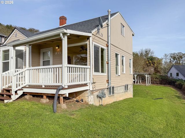 833 Ne JACKSON St, Roseburg, OR 97470