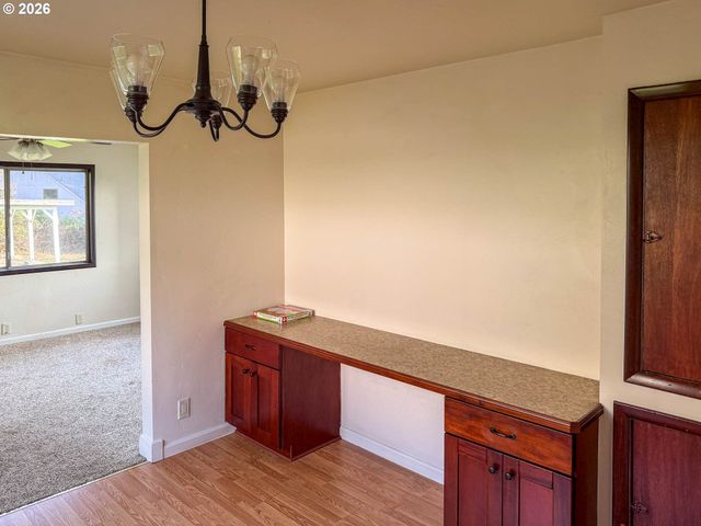 833 Ne JACKSON St, Roseburg, OR 97470