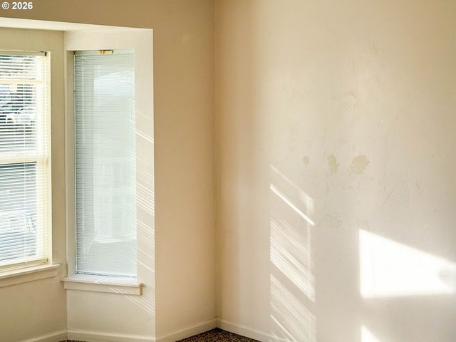 833 Ne JACKSON St, Roseburg, OR 97470