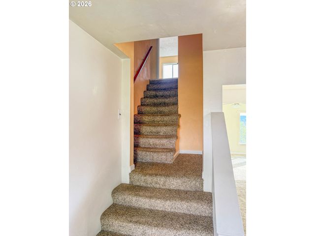 833 Ne JACKSON St, Roseburg, OR 97470