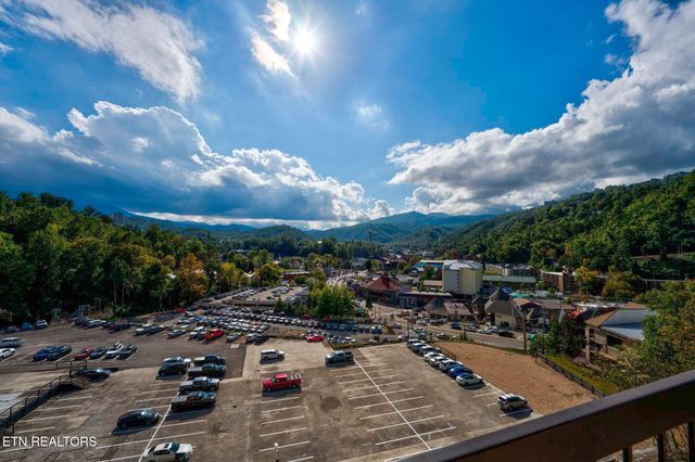 102 Baskins Creek Bypass 505, Gatlinburg, TN 37738