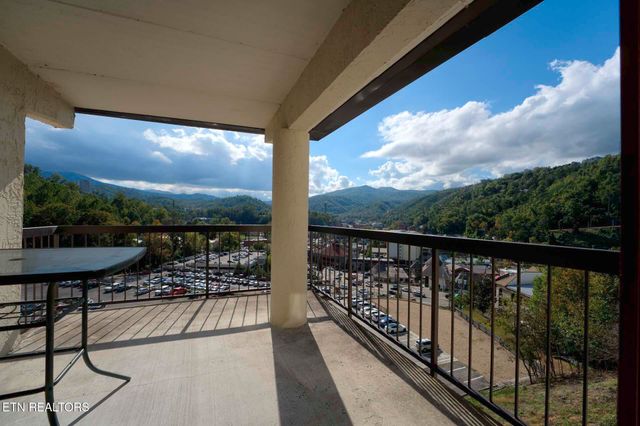 102 Baskins Creek Bypass 505, Gatlinburg, TN 37738