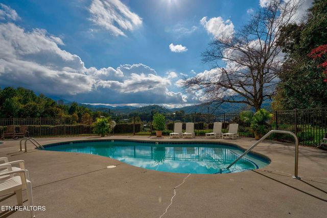 102 Baskins Creek Bypass 505, Gatlinburg, TN 37738