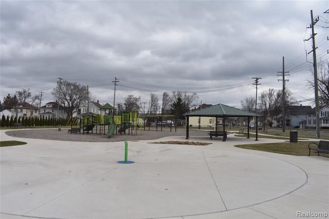 725 W 6th Street, Monroe, MI 48161