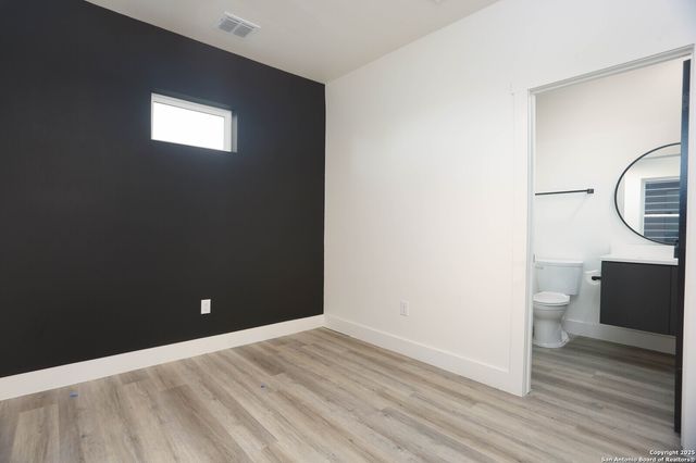 130 E Lachapelle, San Antonio, TX 78204