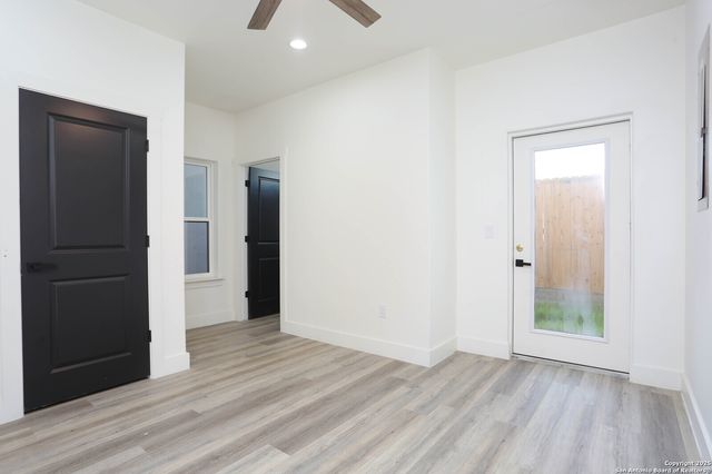 130 E Lachapelle, San Antonio, TX 78204