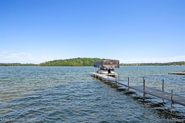 3333 W Shore Drive, Orchard Lake, MI 48324
