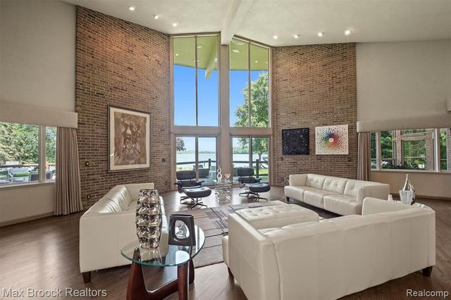 3333 W Shore Drive, Orchard Lake, MI 48324