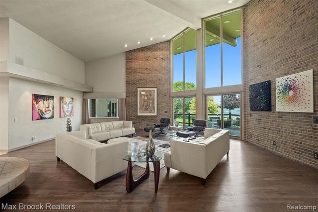 3333 W Shore Drive, Orchard Lake, MI 48324