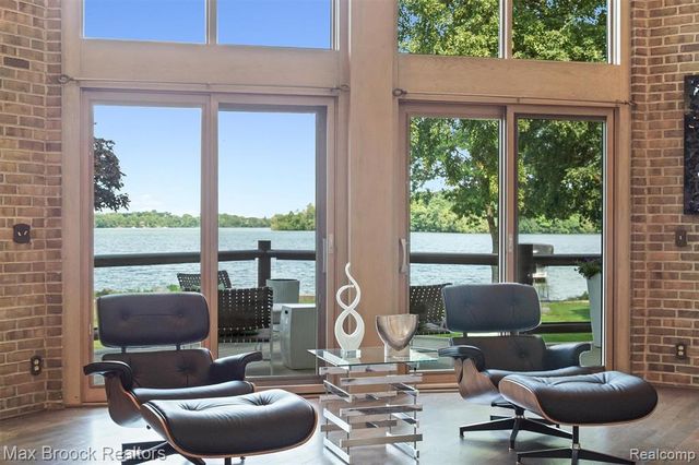 3333 W Shore Drive, Orchard Lake, MI 48324
