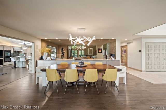 3333 W Shore Drive, Orchard Lake, MI 48324