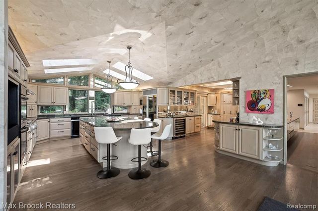 3333 W Shore Drive, Orchard Lake, MI 48324