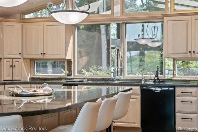 3333 W Shore Drive, Orchard Lake, MI 48324